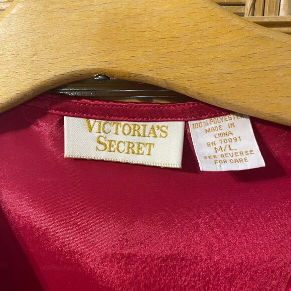 Vintage gold label Victoria’s Secret Red Satin Sheer Sleeve Button Blouse M/L - Picture 4 of 7